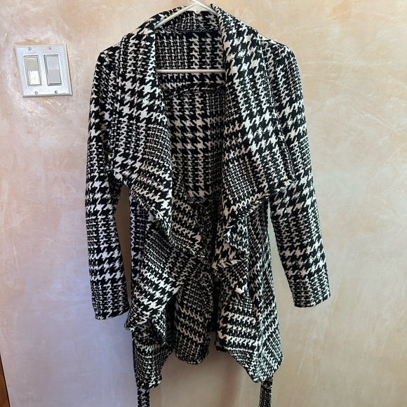 HYFYVE • Houndstooth Wrap Jacket • Medium/light weight • Pockets - Picture 2 of 6